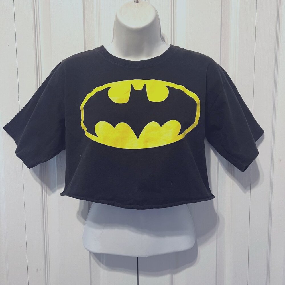 DC Comics Batman Women's Jr.s-Cropped T Shirt-XXL (18)-Black/Yellow-Hero-Costume